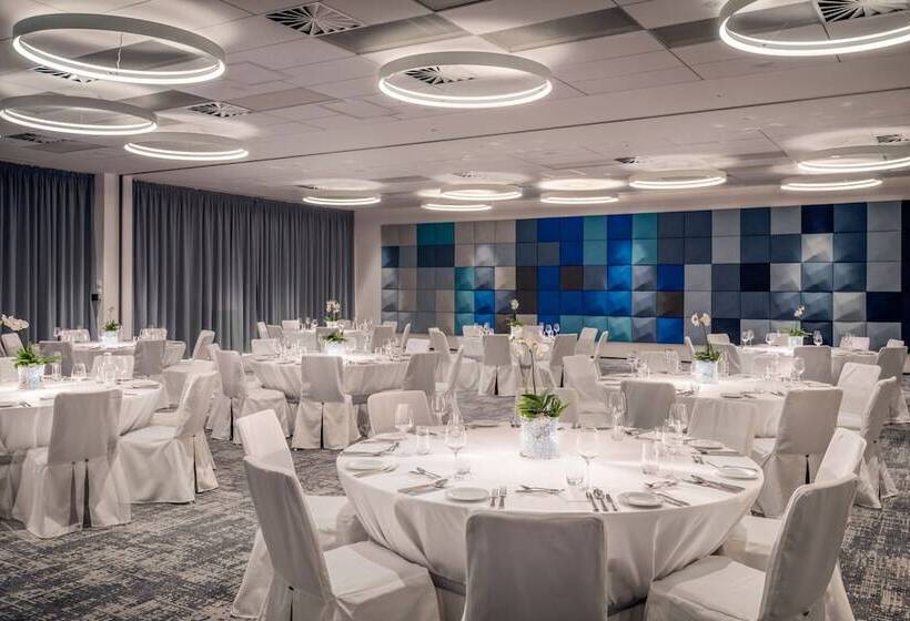 בית מלון כפרי Courtyard By Marriott Brno