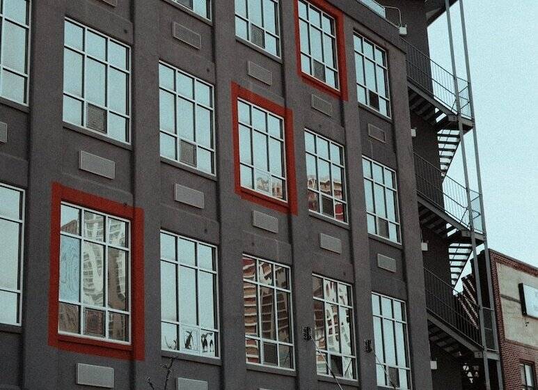 فندق Feather Factory