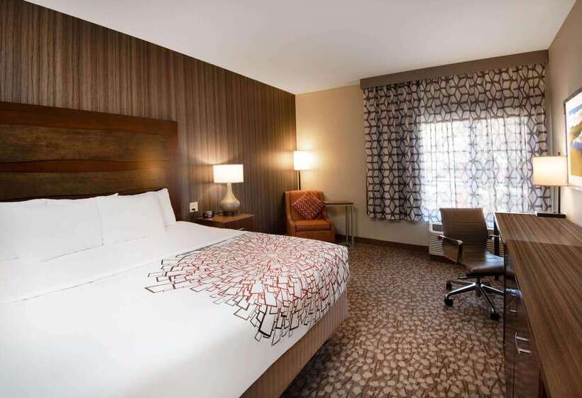 Отель La Quinta By Wyndham Durango