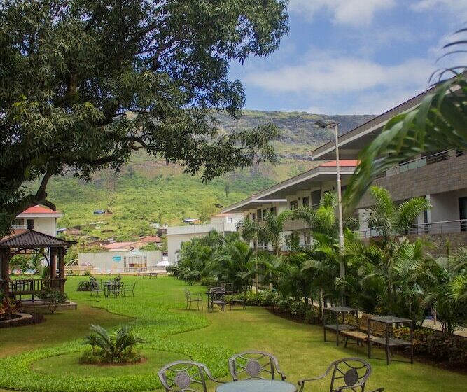 منتجع Club Mahindra Hatgad