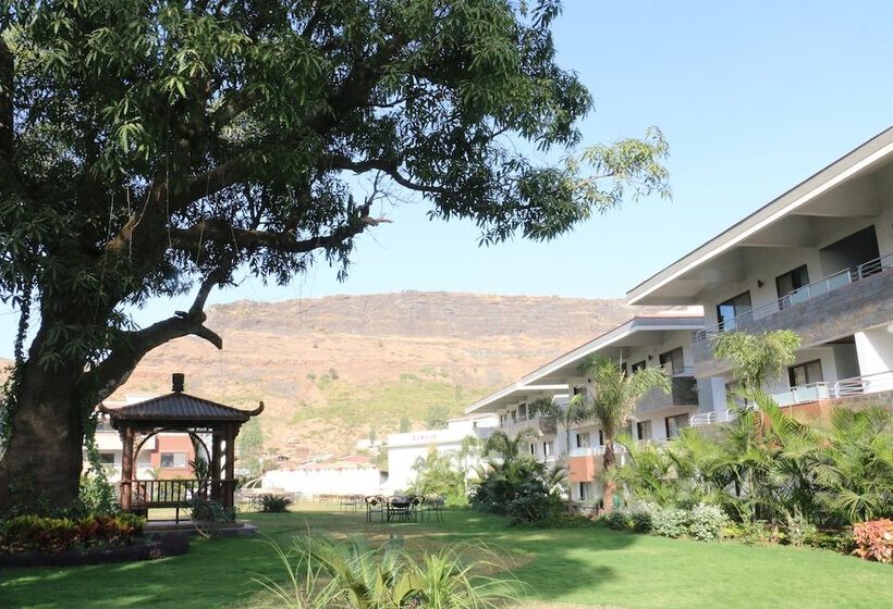 منتجع Club Mahindra Hatgad