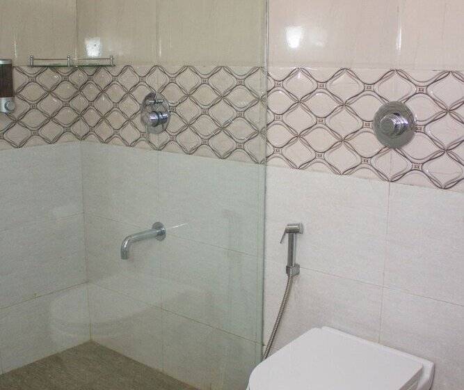 منتجع Club Mahindra Hatgad