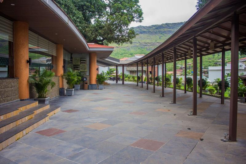 منتجع Club Mahindra Hatgad