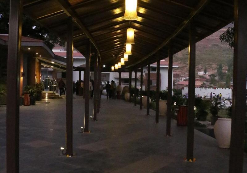 منتجع Club Mahindra Hatgad