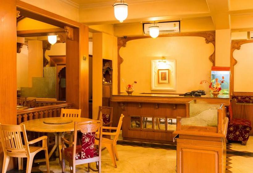 בית מלון כפרי Fab Rajwada Baner