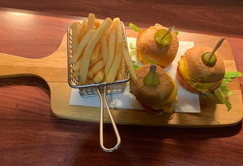 בית מלון כפרי Albion