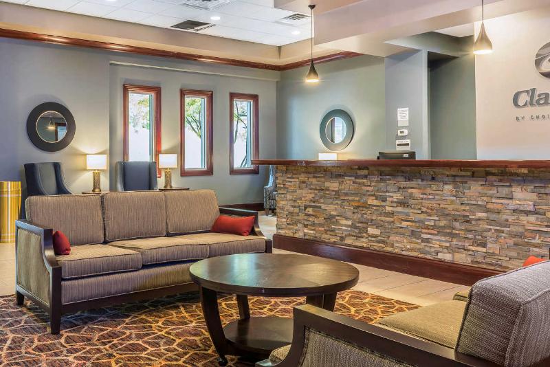 בית מלון כפרי Clarion Inn