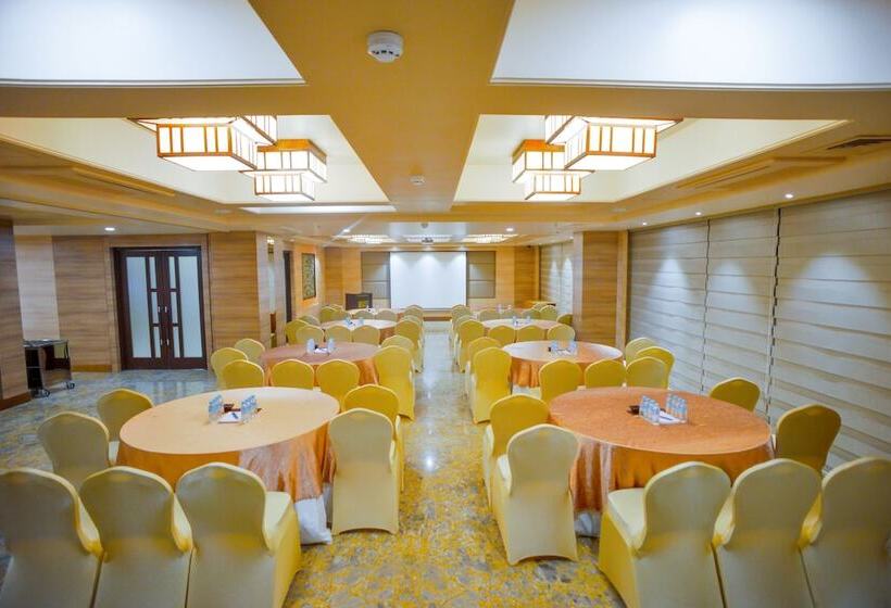 فندق Efcee Sarovar Premiere Bhavnagar