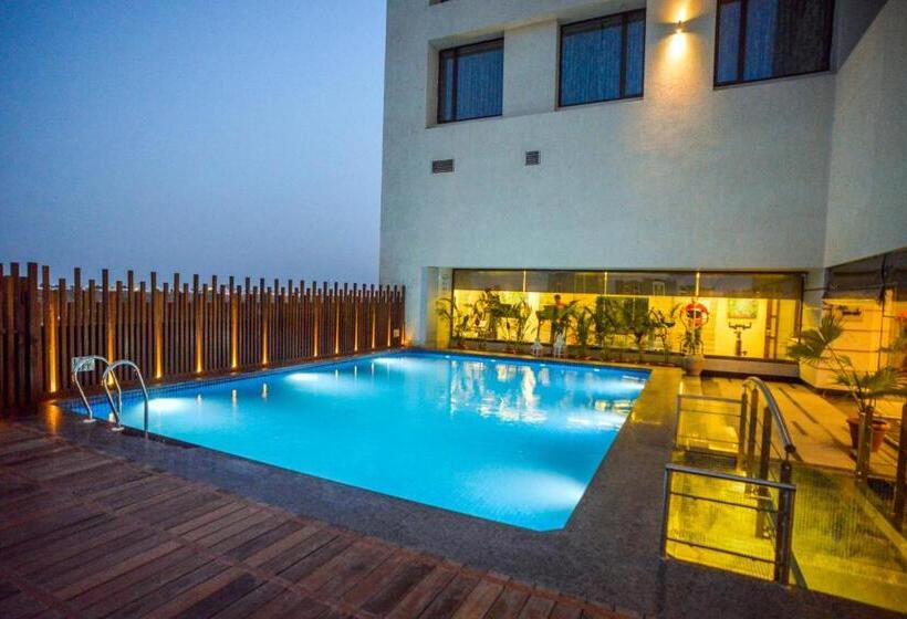 فندق Efcee Sarovar Premiere Bhavnagar