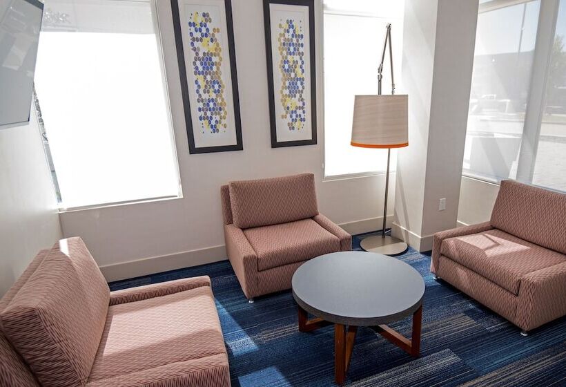 בית מלון כפרי Holiday Inn Express   Red Deer North, An Ihg