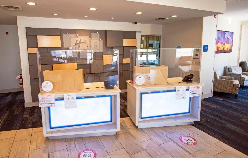 בית מלון כפרי Holiday Inn Express   Red Deer North, An Ihg