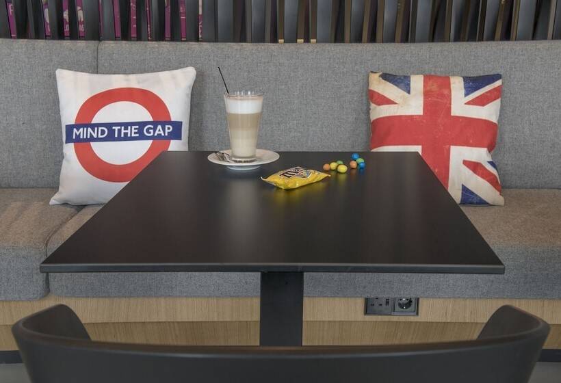 هتل Moxy London Excel