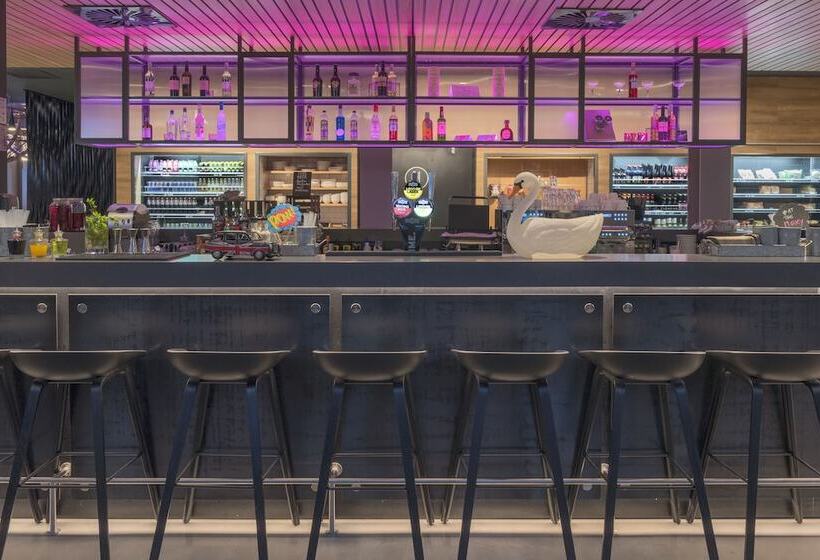 هتل Moxy London Excel