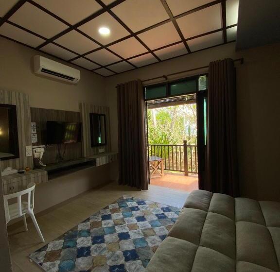 فندق Pandan Laut Beach Resort