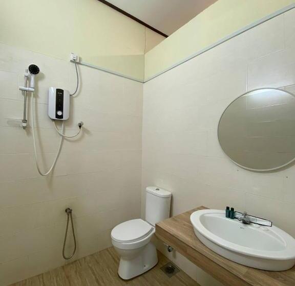فندق Pandan Laut Beach Resort