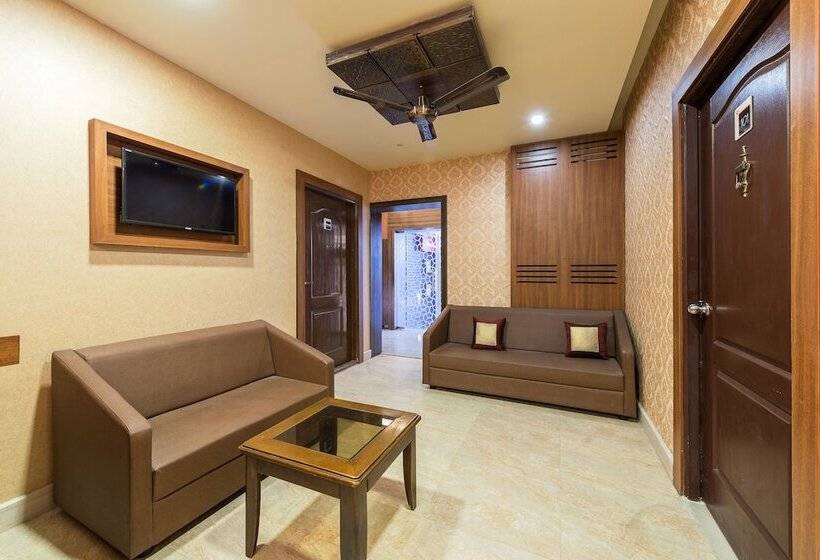 هتل Treebo Nestlay Casa