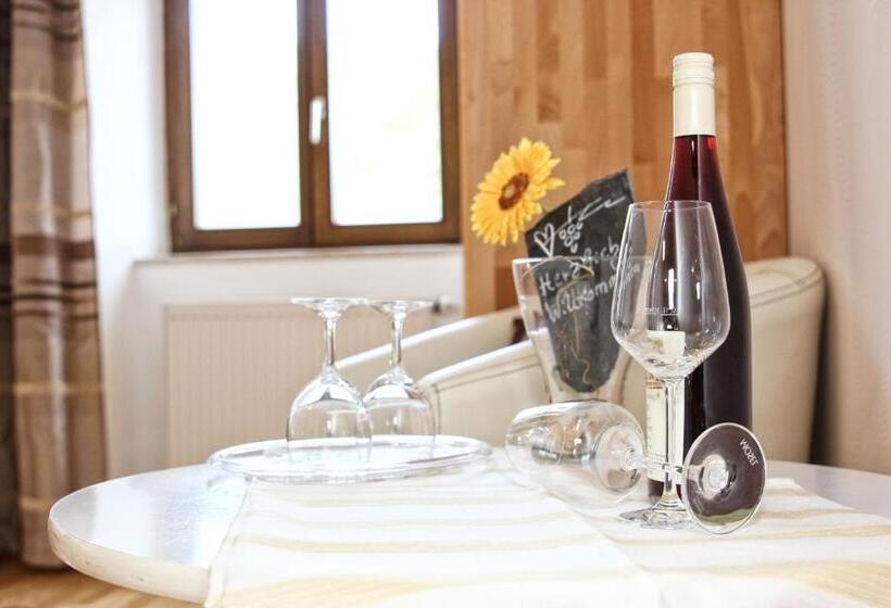 ホテル Weingut  Moselloreley