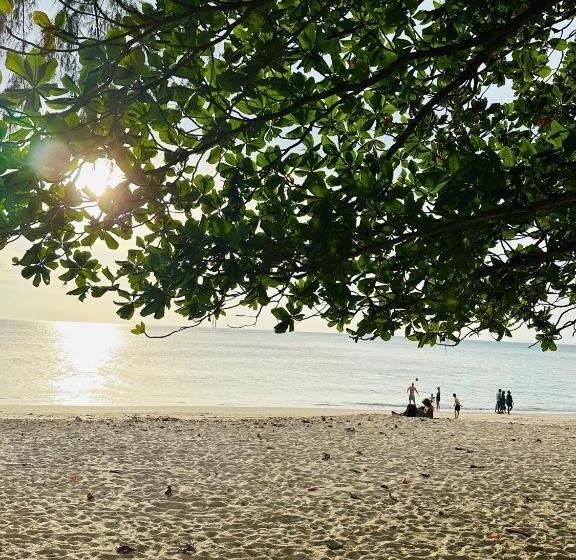Lanta L.d. Beach Bungalow