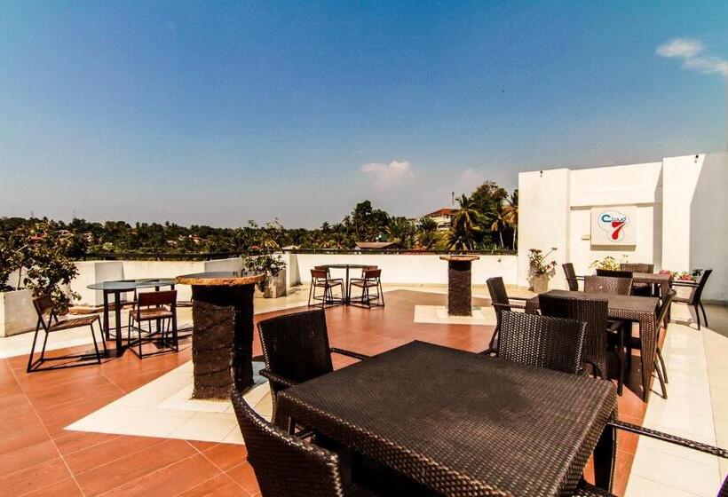 Saninro Hotel   Ragama