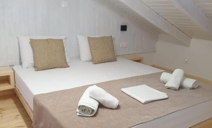 Apart Hotel Llazari