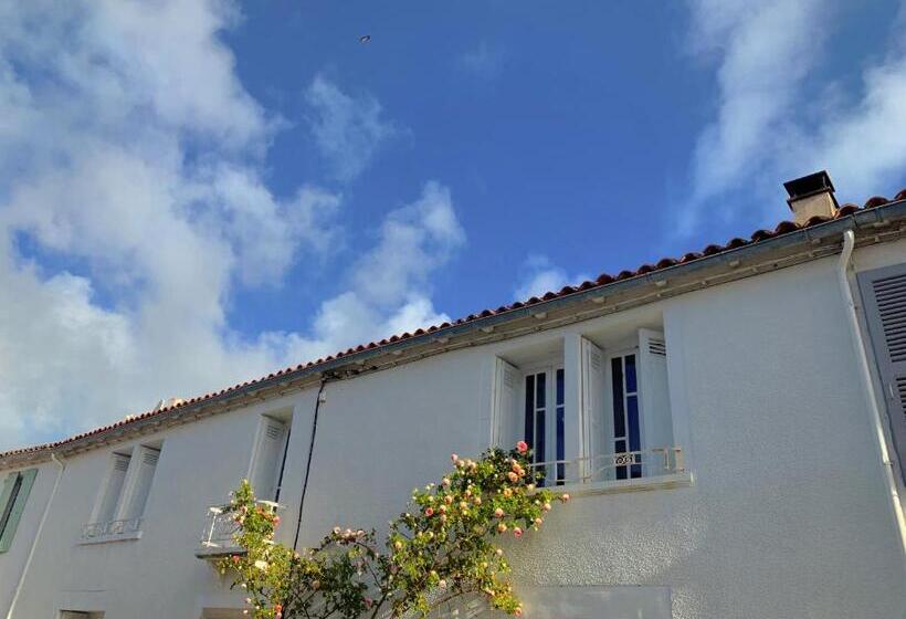 تختخواب و صبحانه Maison Face Au Soleil