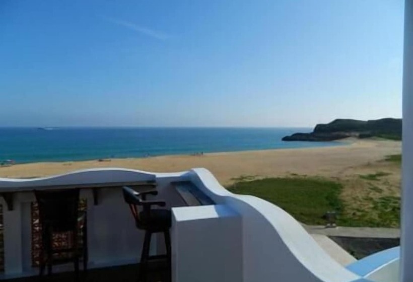 تختخواب و صبحانه The Domed Tile Bb