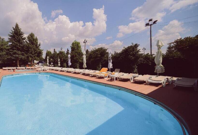 هتل C&c Karo Resort