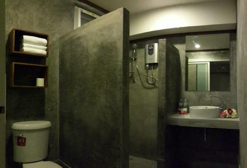 هتل The Hip Resort @ Phi Phi