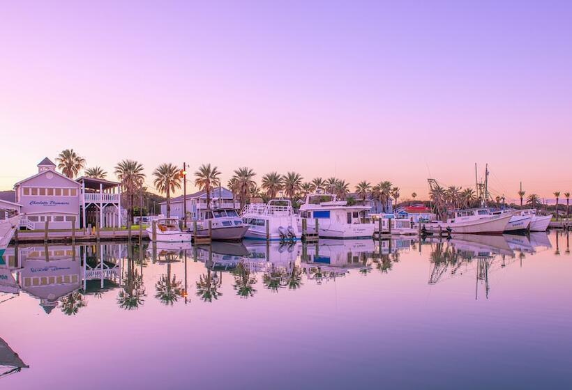 هتل The Inn At Fulton Harbor