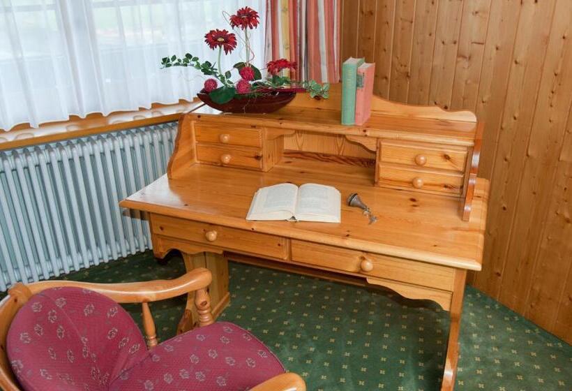 Отель Zum Löwen   Unteres Wirtshaus