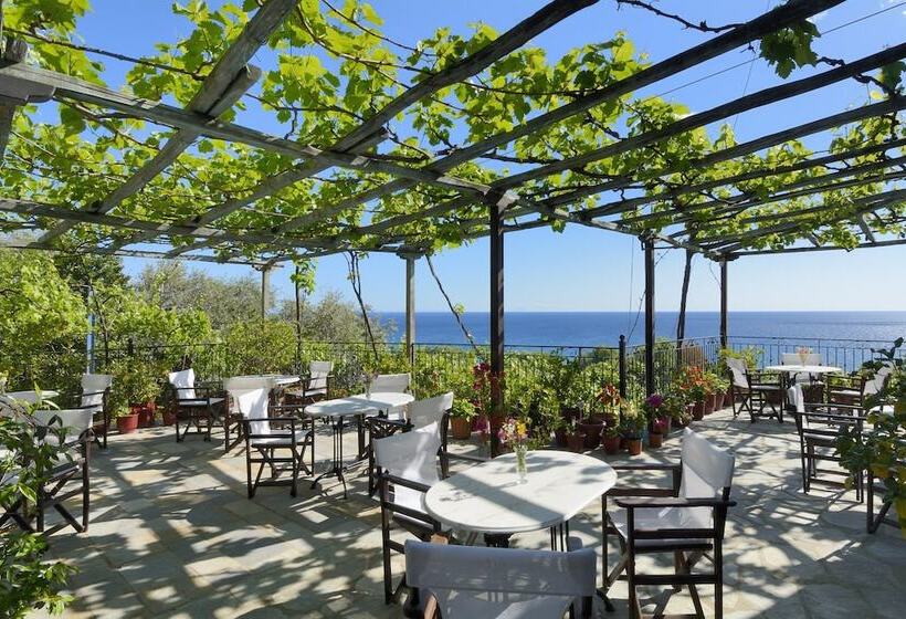 هتل Agnadi   Horefto