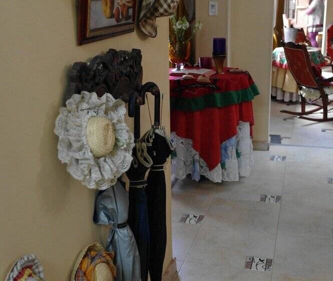 هتل Casa Posada Amelia