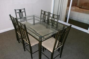 هتل Glaston House 206 Apartment
