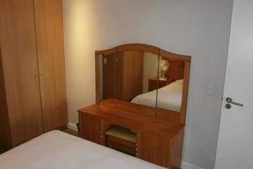 هتل Glaston House 206 Apartment