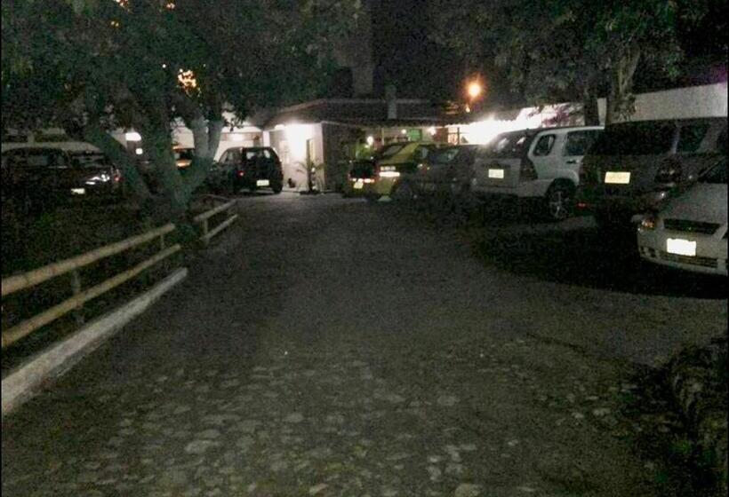 فندق Hostal Jora Continental