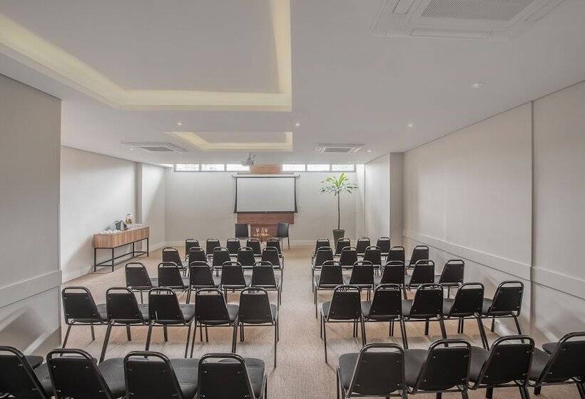 בית מלון כפרי Intercity Curitiba Centro Civico