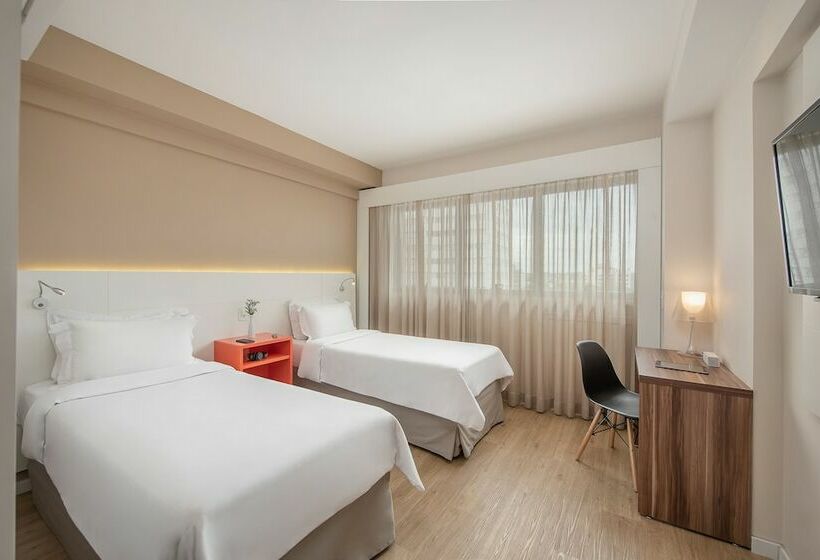 בית מלון כפרי Intercity Curitiba Centro Civico