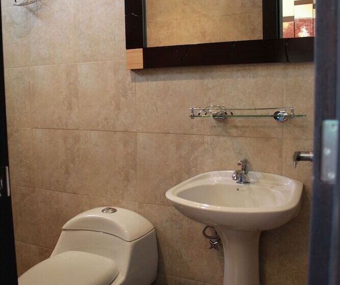 هتل Las Mercedes Airport Quito