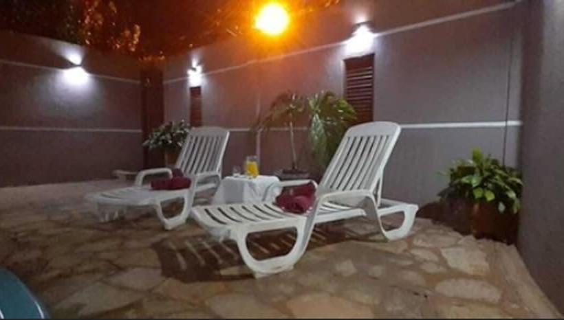 هتل Hostel & Posada Noelia