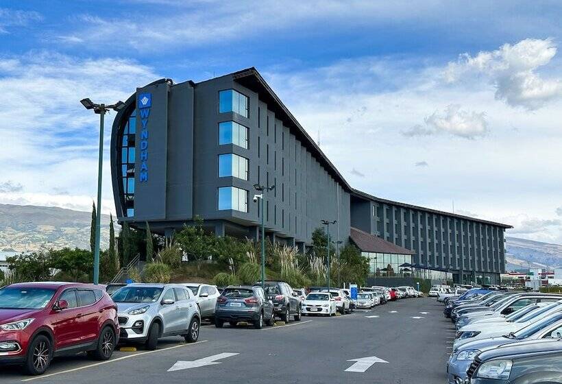 هتل Wyndham Quito Airport