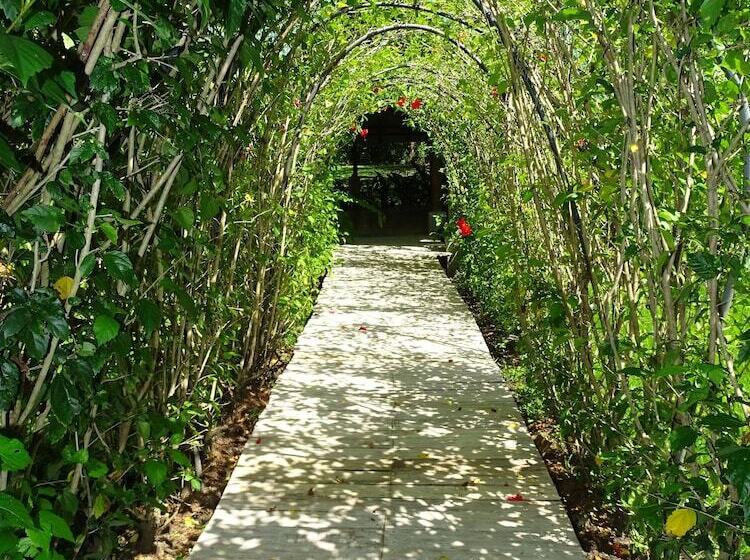 צימר Indigo Yoga Surf Resort