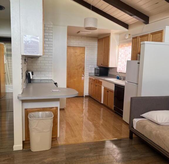 Bristlecone Motel