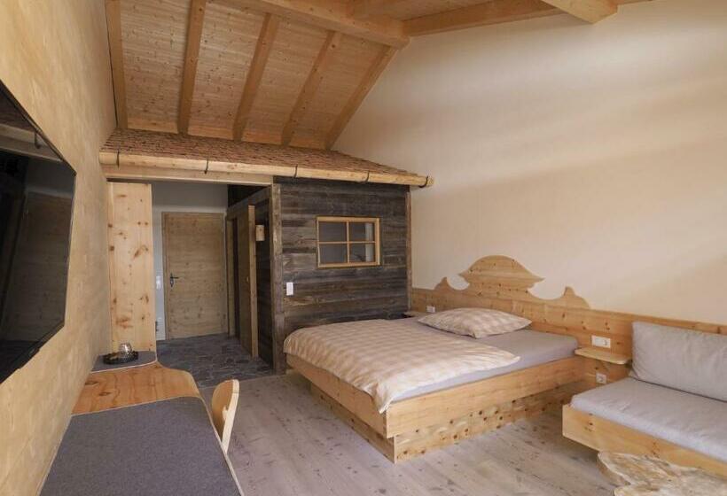 Kleines Zirbelhotel   üf