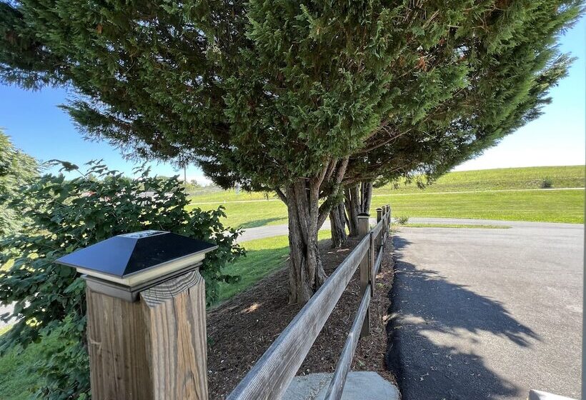 호텔 Relax Inn In Natural Bridge