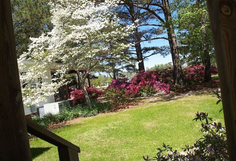 בית מלון כפרי The White House On Freedom Way