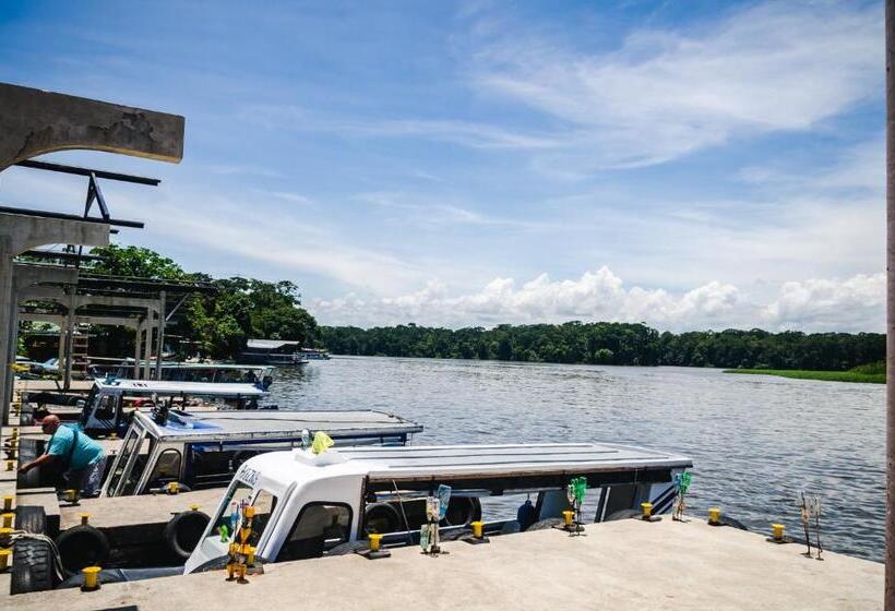هتل Tortuguero Beachfront