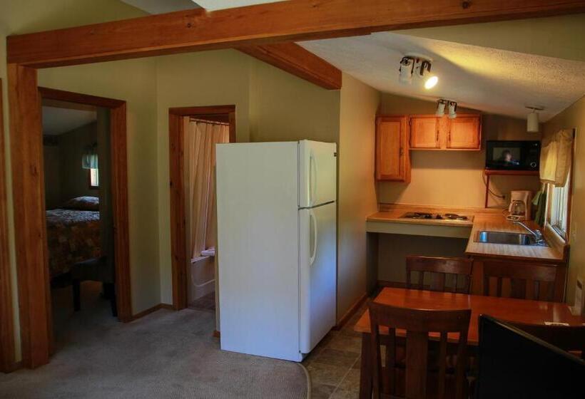 Kennebunk Gallery Motel And Cottages