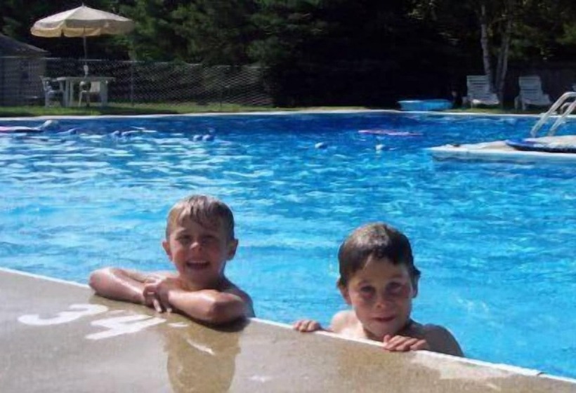 Kennebunk Gallery Motel And Cottages