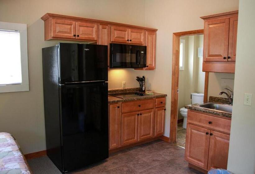 Kennebunk Gallery Motel And Cottages