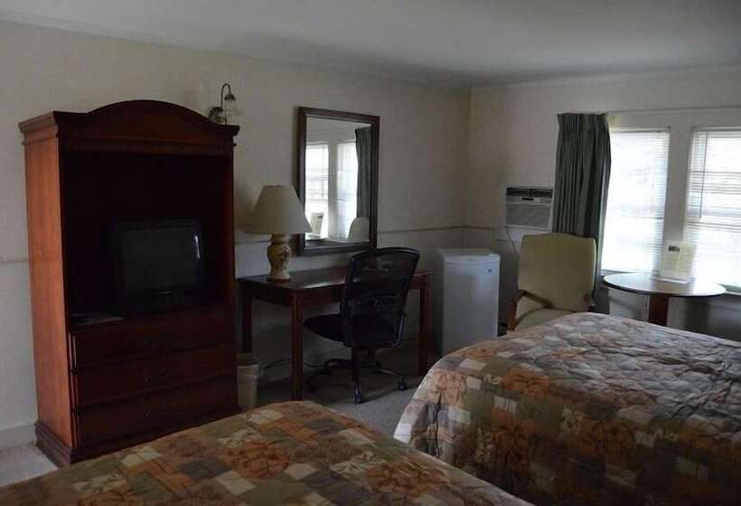 Kennebunk Gallery Motel And Cottages